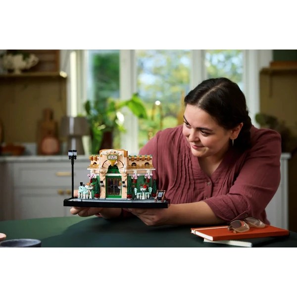 LEGO Icons 10362 Francouzská kavárna - LEGO - Obrázek 2CSE000J01