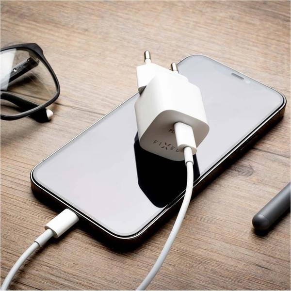 FIXED Mini nabíječka s USB-C a USB-C/Lightning kabelem, PD, 1 m, MFI, 20W, bílá - Nabíječky - Obrázek 43f22b3872b248b5a28c6cef9afb9424