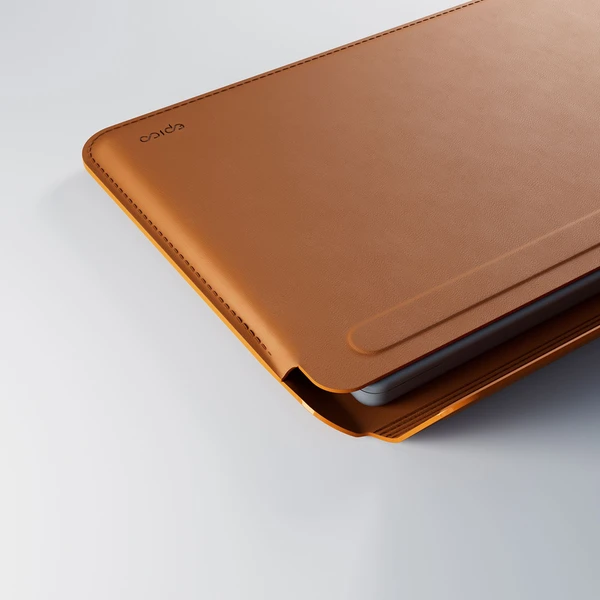 Epico Leather Sleeve kožené pouzdro pro Macbook Pro 13,3"/Air 13"/Air 13,6" hnědé - Pouzdra - Obrázek A2LL000K01