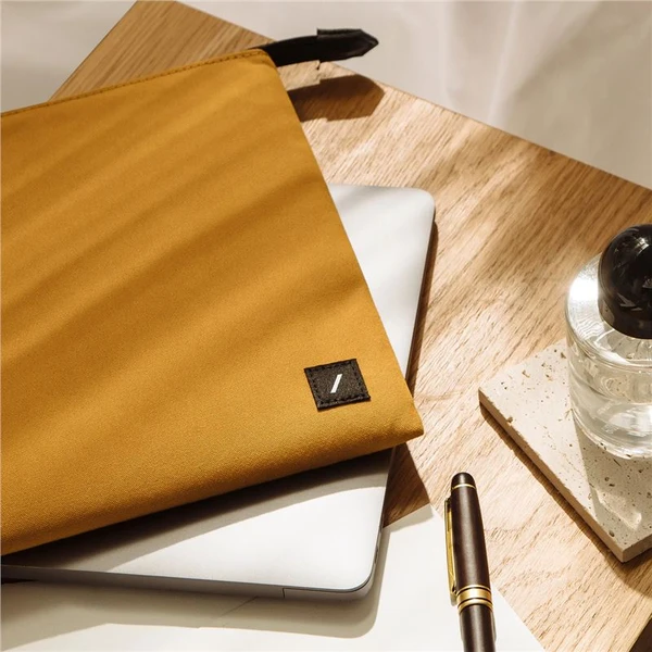 Native Union WFA Stow Lite Sleeve pouzdro Macbook 13" kraft - Pouzdra - Obrázek AMV3000K01