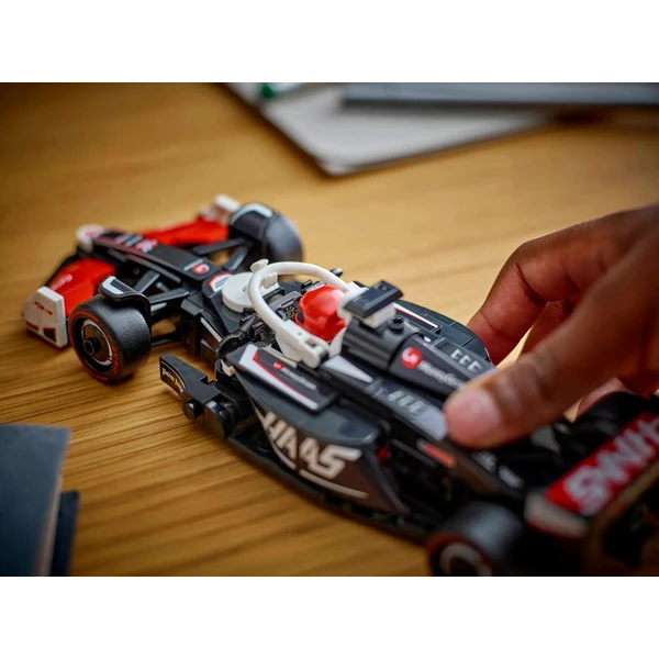 LEGO Speed Champions 77250 Závodní auto MoneyGram Haas F1 Team VF-24 - LEGO - Obrázek CJSE000J01