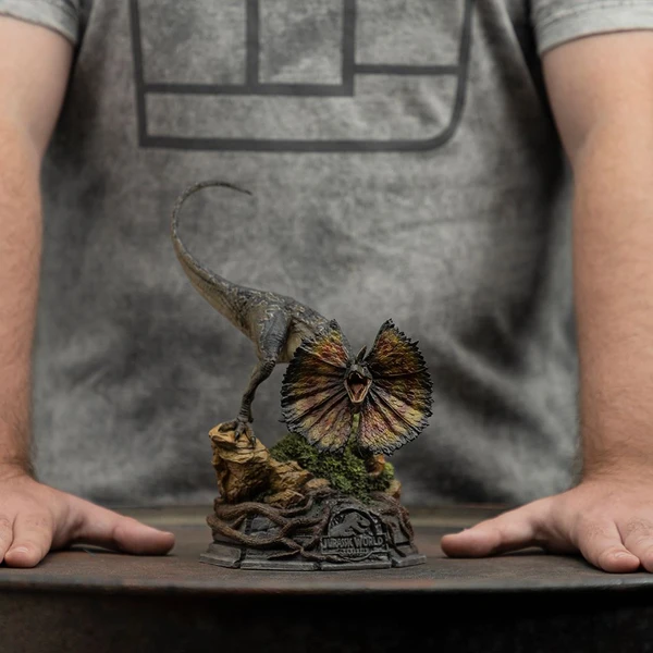 Soška Iron Studios Jurassic World - Dilophosaurus Art Scale 1/10 13 cm - Sochy a sošky - Obrázek TV92000N01