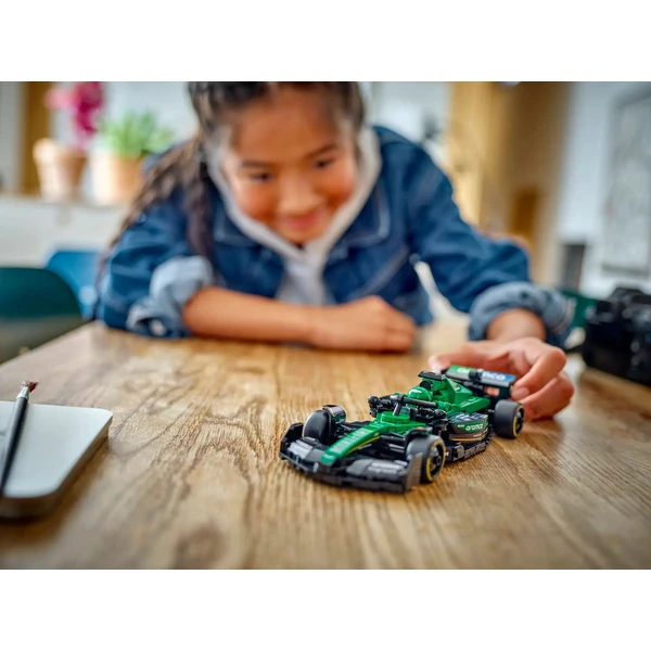 LEGO Speed Champions 77245 Závodní auto Aston Martin Aramco F1 AMR24 - LEGO - Obrázek XHSE000J01