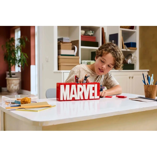 LEGO Marvel 76313 Logo MARVEL a minifigurky - LEGO - Obrázek ZCSE000J01
